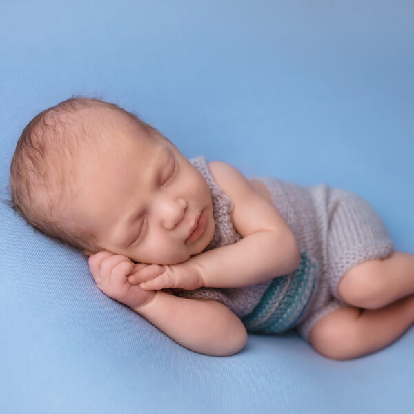 Antoś-fotografia-noworodkowa-gdynia-gdańsk-trójmiasto-sopot-sesja-zdjęciowa-noworodkowa