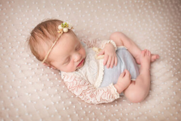 Helenka-fotografia-noworodkowa-gdynia-gdańsk-trójmiasto-sopot-sesja-zdjęciowa-noworodkowa