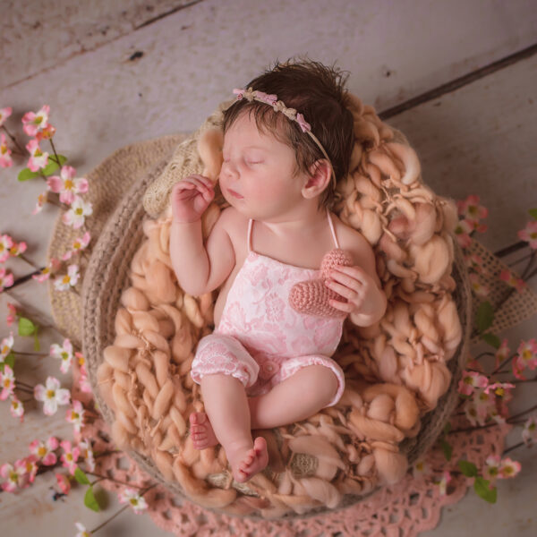 Zosia-fotografia-noworodkowa-gdynia-gdańsk-trójmiasto-sopot-sesja-zdjęciowa-noworodkowa