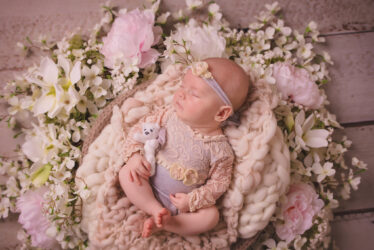 Helenka-fotografia-noworodkowa-gdynia-gdańsk-trójmiasto-sopot-sesja-zdjęciowa-noworodkowa