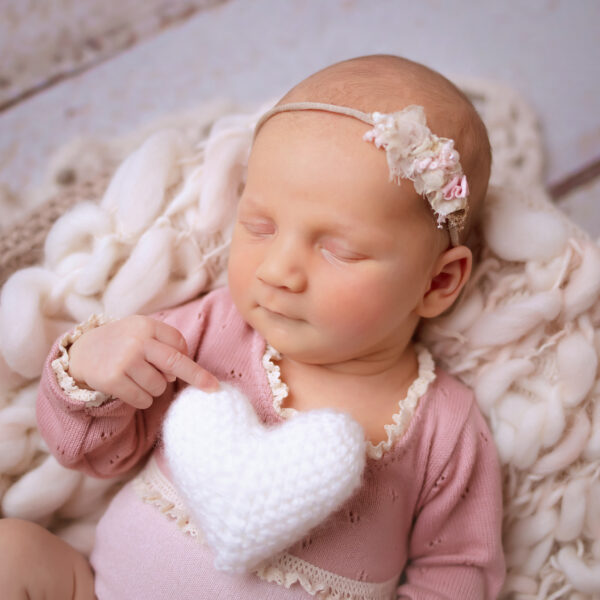 Amelia-fotografia-noworodkowa-gdynia-gdańsk-trójmiasto-sopot-sesja-zdjęciowa-noworodkowa