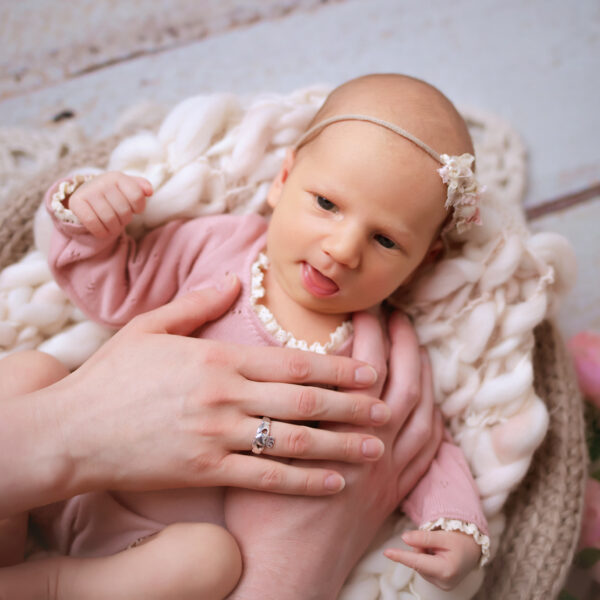 Amelia-fotografia-noworodkowa-gdynia-gdańsk-trójmiasto-sopot-sesja-zdjęciowa-noworodkowa