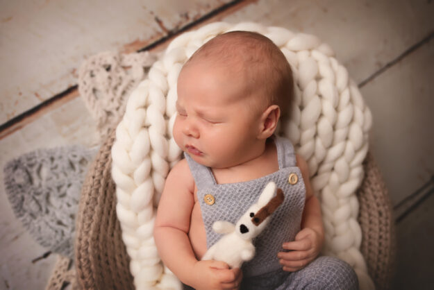 Wiktor-fotografia-noworodkowa-gdynia-gdańsk-trójmiasto-sopot-sesja-zdjęciowa-noworodkowa