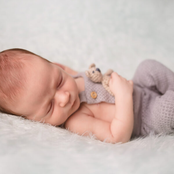 Oliwier-fotografia-noworodkowa-gdynia-gdańsk-trójmiasto-sopot-sesja-zdjęciowa-noworodkowa