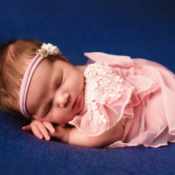 Amelia-fotografia-noworodkowa-gdynia-gdańsk-trójmiasto-sopot-sesja-zdjęciowa-noworodkowa